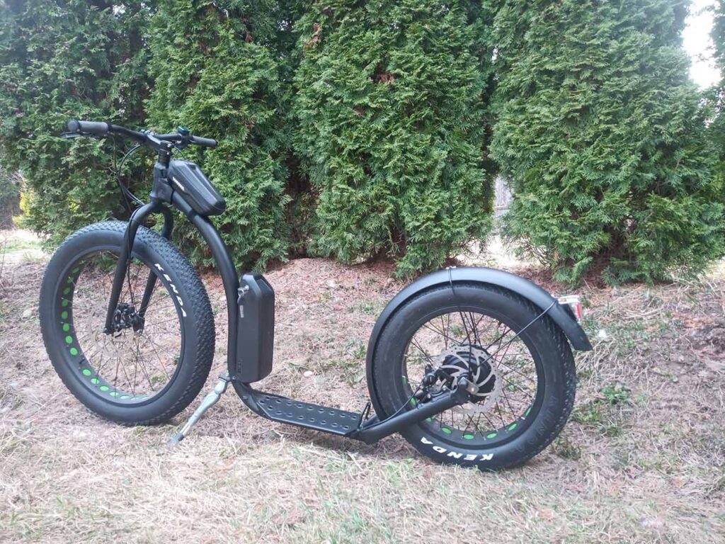 Кикбайк на толстых колесах