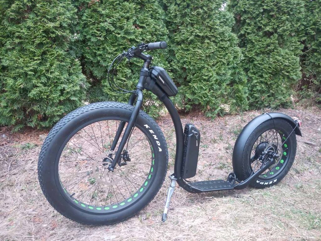 Кикбайк черный